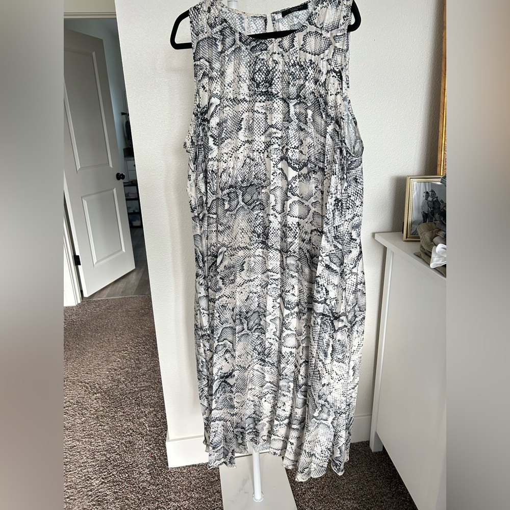 T Tahari Black and White Snakeskin Dress
